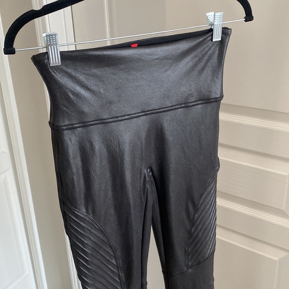SPANX Faux Leather Moto Leggings Size Medium - Picture 3 of 9